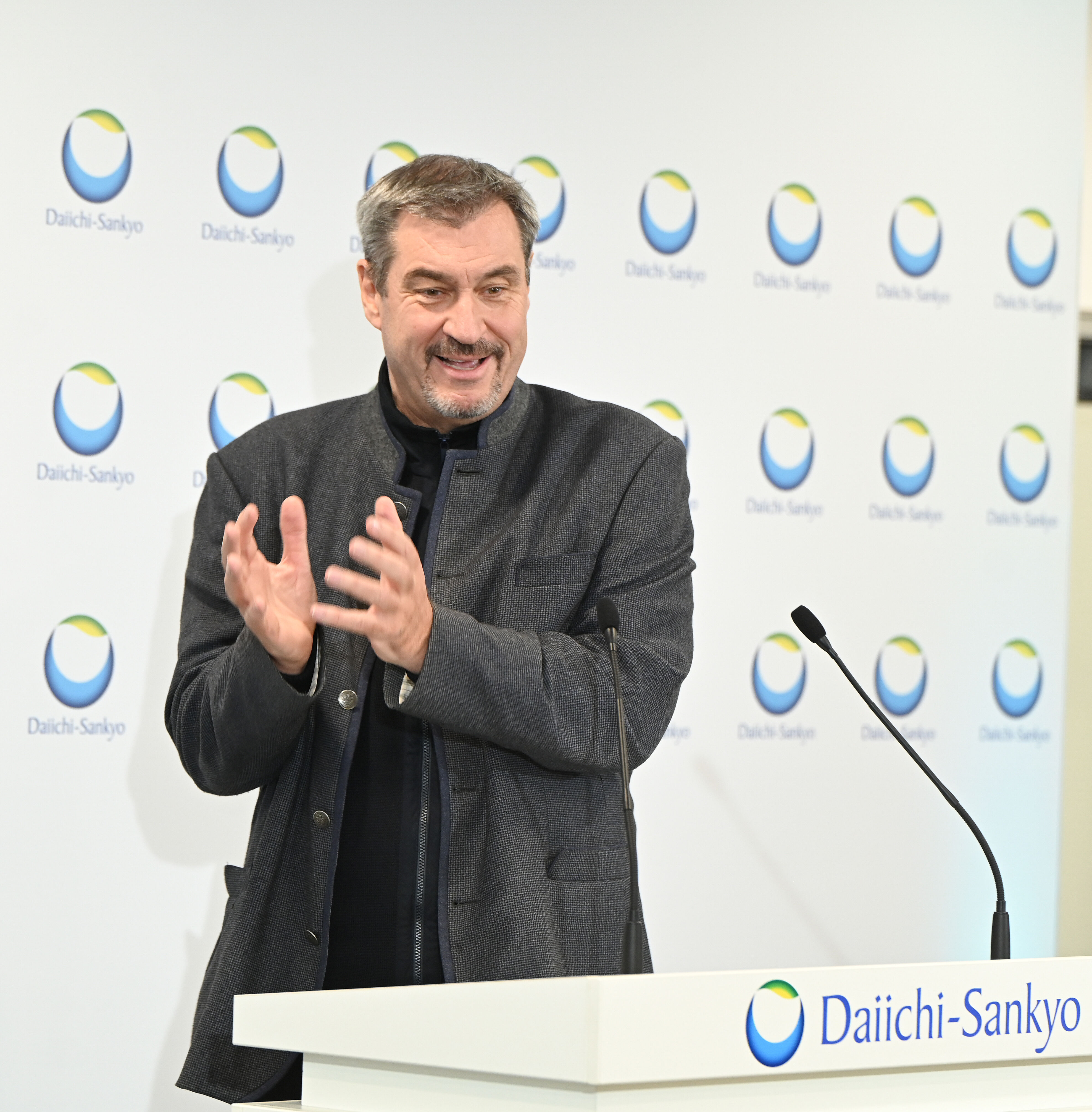 Ministerpräsident Markus Söder bei seiner Rede im Werk Pfaffenhofen von Daiichi Sankyo anlässlich des Spatenstichs für ein neues Gebäude. Ministerpräsident Markus Söder bei seiner Rede im Werk Pfaffenhofen von Daiichi Sankyo anlässlich des Spatenstichs für ein neues Gebäude.